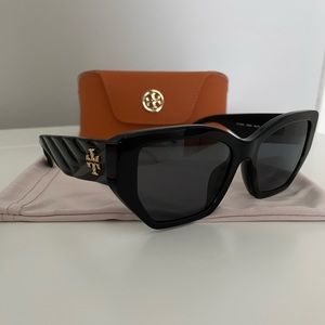 Tory Burch women’s sunglasses. Black with gold hardware. Polarized lenses.
